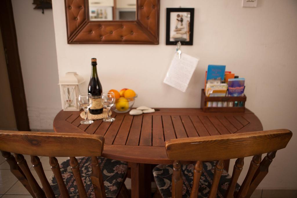 Aquarian Beachfront Apartment Lárnaka Kültér fotó