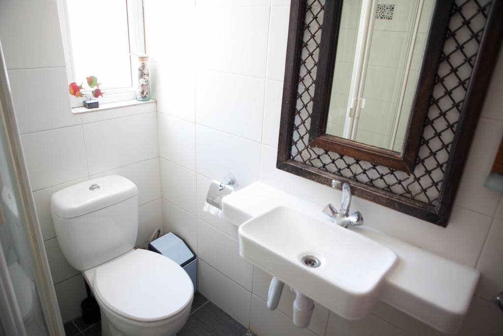 Aquarian Beachfront Apartment Lárnaka Kültér fotó