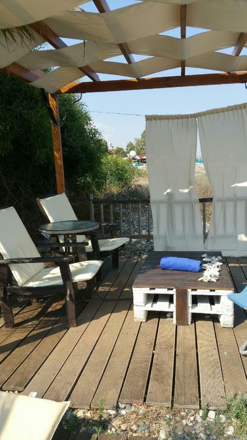 Aquarian Beachfront Apartment Lárnaka Kültér fotó